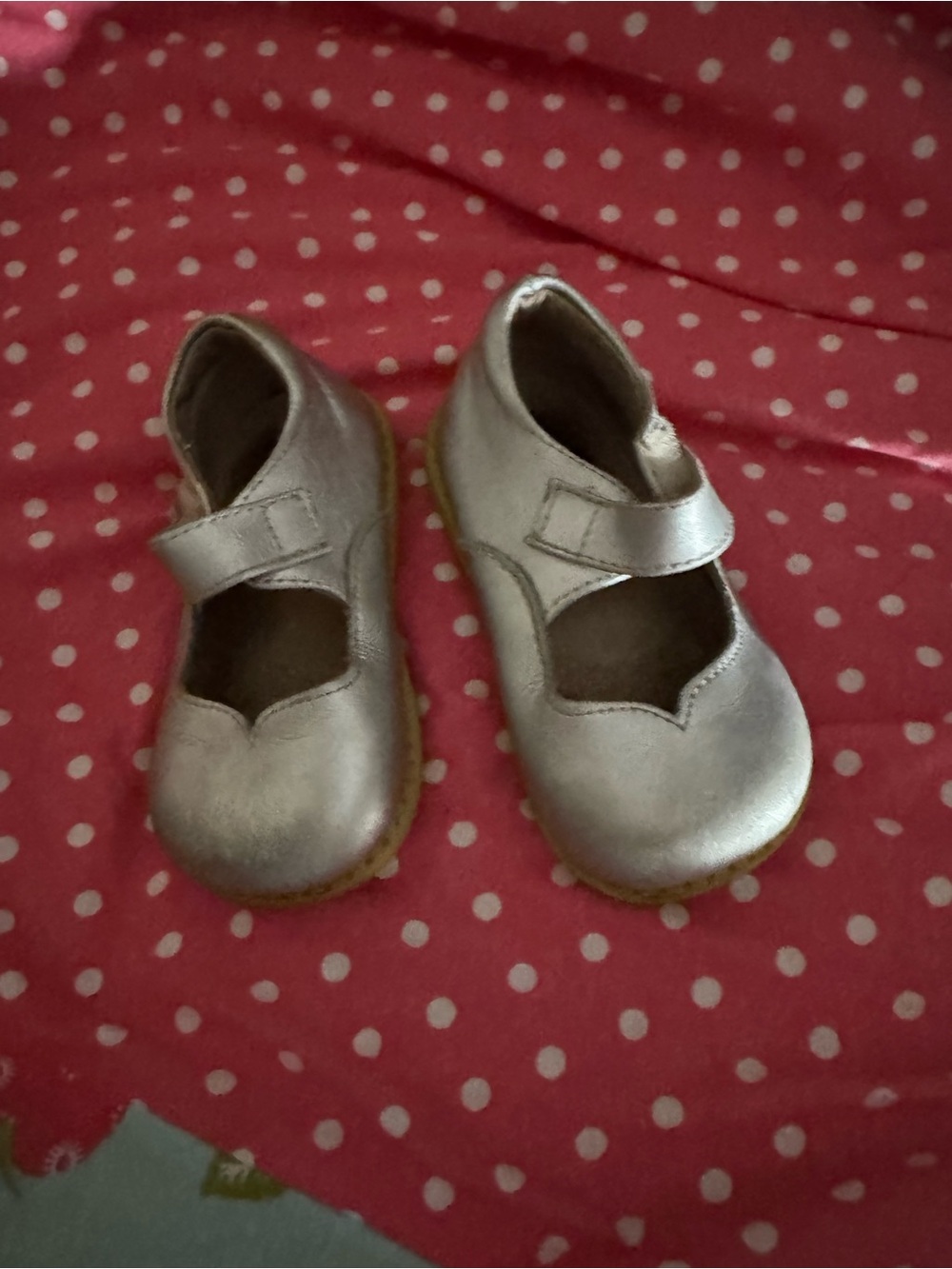 Girls Metallic Mary Jane Dress Shoes in Silver